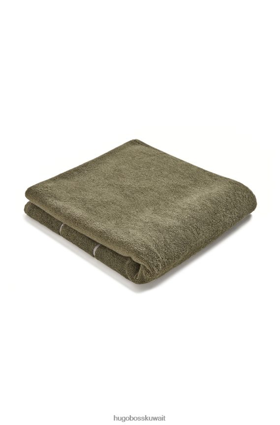 4TFNJN5786 أخضر غامق Hugo Boss منشفة حمام من القطن المصري باللون الأخضر مع شعار هوغو المتباين