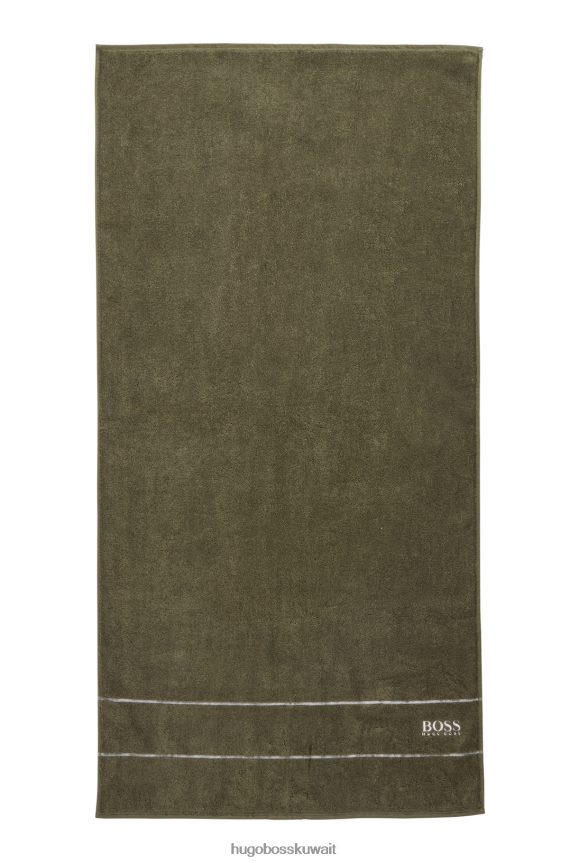 4TFNJN5786 أخضر غامق Hugo Boss منشفة حمام من القطن المصري باللون الأخضر مع شعار هوغو المتباين