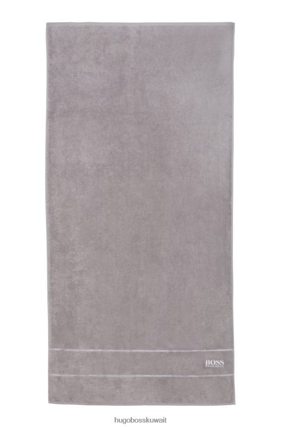 4TFNJN5788 رمادي Hugo Boss منشفة حمام هوغو من القطن المصري باللون الرمادي مع شعار متباين