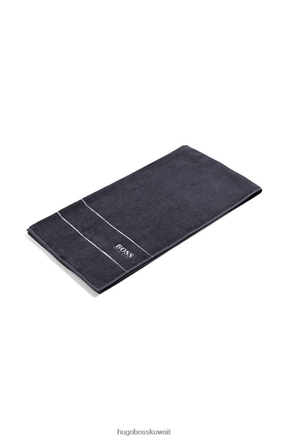 4TFNJN5789 الرمادي الداكن Hugo Boss منشفة حمام هوغو من القطن المصري باللون الرمادي الداكن مع شعار متباين
