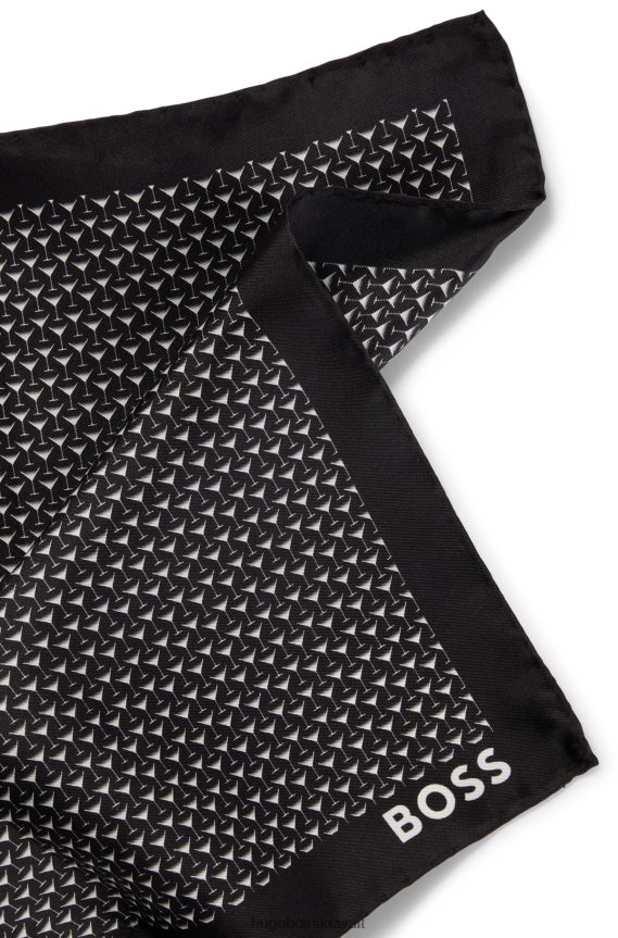 4TFNJN5794 أسود Hugo Boss مربع جيب من الحرير الأسود مع طباعة رقمية وشعار هوغو