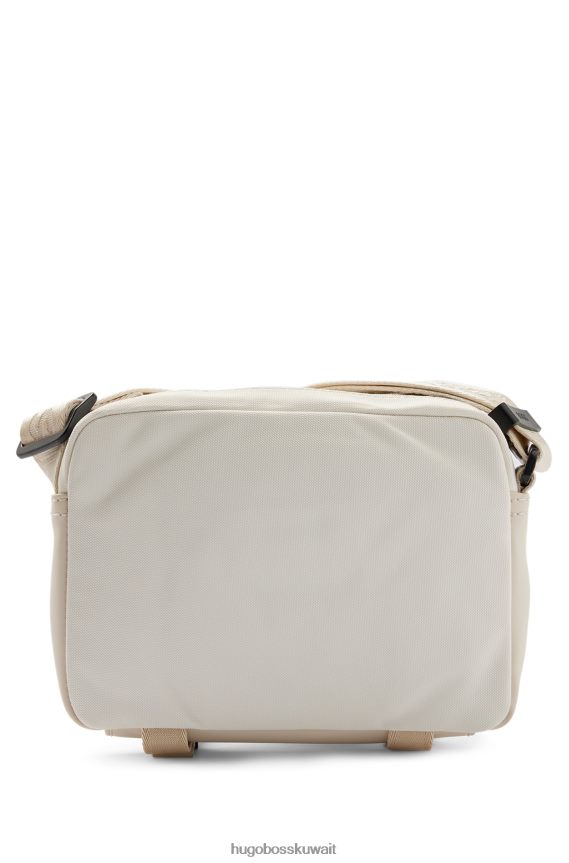 4TFNJN5799 أبيض Hugo Boss حقيبة ماسنجر من النايلون المُعاد تدويره مع شعار هوغو باللون الأبيض