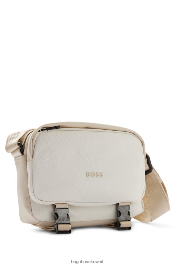 4TFNJN5799 أبيض Hugo Boss حقيبة ماسنجر من النايلون المُعاد تدويره مع شعار هوغو باللون الأبيض