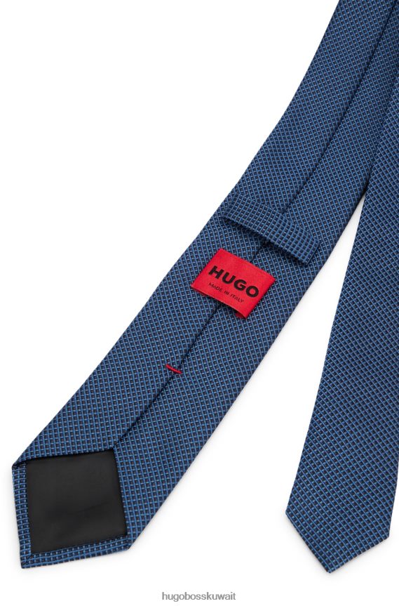 4TFNJN5815 أزرق غامق Hugo Boss ربطة عنق هوغو بنقش صغير باللون الأزرق الداكن من قماش الجاكار الحريري