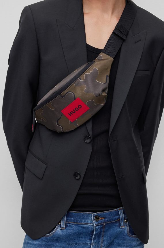 4TFNJN5820 منقوشة Hugo Boss حقيبة حزام بشعار الماركة مصنوعة من قماش معاد تدويره مع طبعة هوغو مموهة