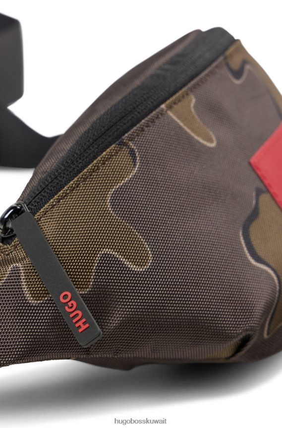 4TFNJN5820 منقوشة Hugo Boss حقيبة حزام بشعار الماركة مصنوعة من قماش معاد تدويره مع طبعة هوغو مموهة