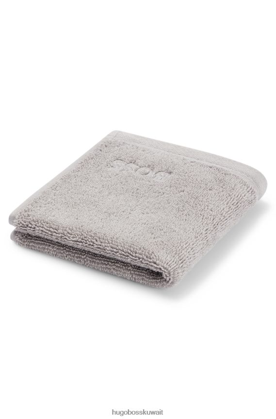 4TFNJN5821 فضة Hugo Boss قطعة قماش للوجه مطرزة بشعار Hugo باللون الفضي من قطن بحر إيجه