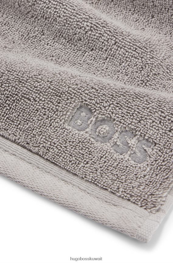 4TFNJN5821 فضة Hugo Boss قطعة قماش للوجه مطرزة بشعار Hugo باللون الفضي من قطن بحر إيجه