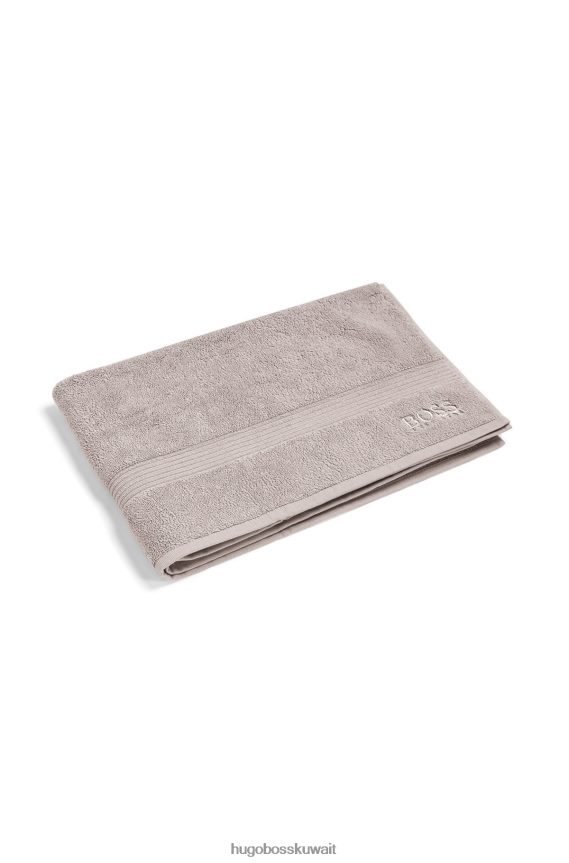 4TFNJN5826 البيج الفاتح Hugo Boss سجادة حمام بشعار الماركة من قطن بحر إيجه هوغو باللون البيج الفاتح