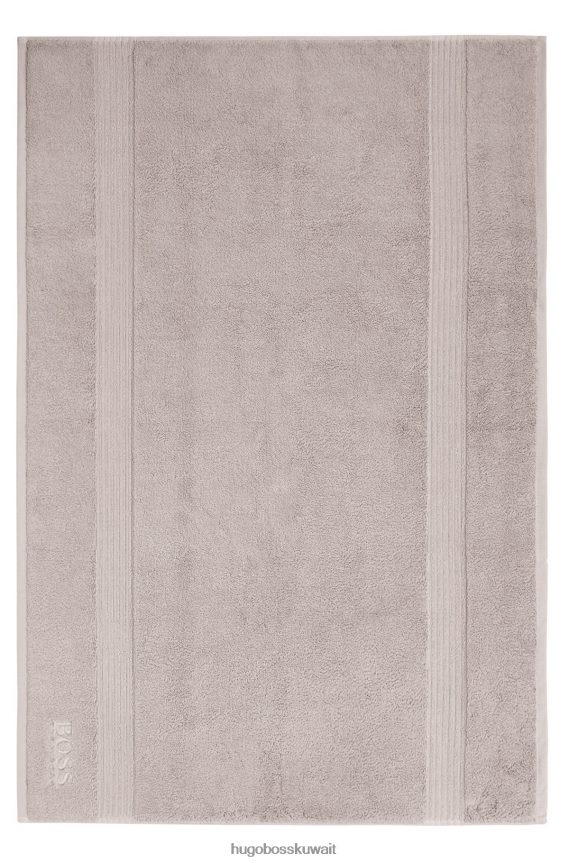 4TFNJN5826 البيج الفاتح Hugo Boss سجادة حمام بشعار الماركة من قطن بحر إيجه هوغو باللون البيج الفاتح