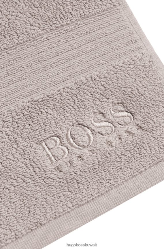 4TFNJN5826 البيج الفاتح Hugo Boss سجادة حمام بشعار الماركة من قطن بحر إيجه هوغو باللون البيج الفاتح