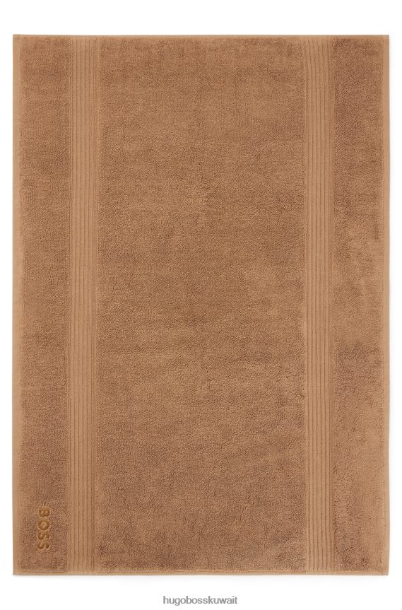 4TFNJN5827 بني Hugo Boss سجادة حمام بشعار هوغو باللون البني من قطن بحر إيجه