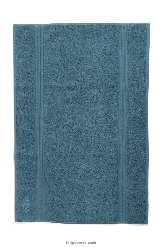 4TFNJN5828 أزرق Hugo Boss سجادة حمام بشعار هوغو باللون الأزرق من قطن بحر إيجه