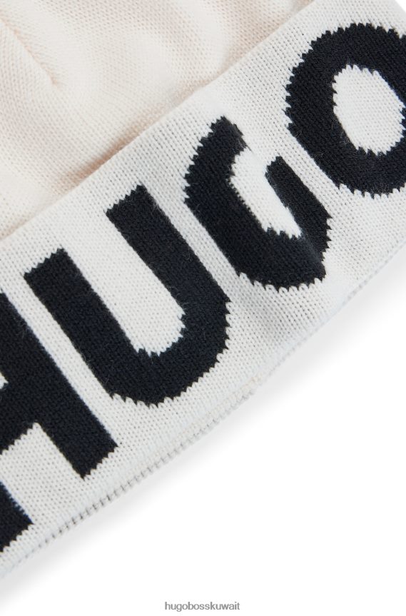 4TFNJN5842 أبيض Hugo Boss قبعة صغيرة مع شعار متباين منسوج من قماش الجاكار باللون الأبيض