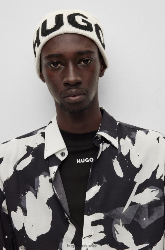 4TFNJN5842 أبيض Hugo Boss قبعة صغيرة مع شعار متباين منسوج من قماش الجاكار باللون الأبيض