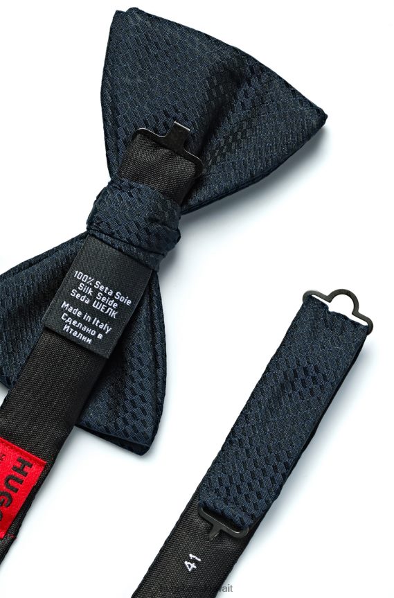4TFNJN5847 أزرق غامق Hugo Boss ربطة عنق هوغو من قماش الجاكار الحريري باللون الأزرق الداكن مع نقش صغير