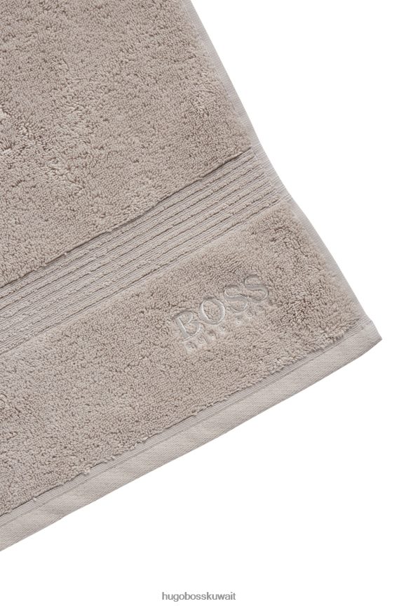 4TFNJN5934 البيج الفاتح Hugo Boss منشفة حمام بشعار بيج فاتح من قطن هوغو بحر إيجه