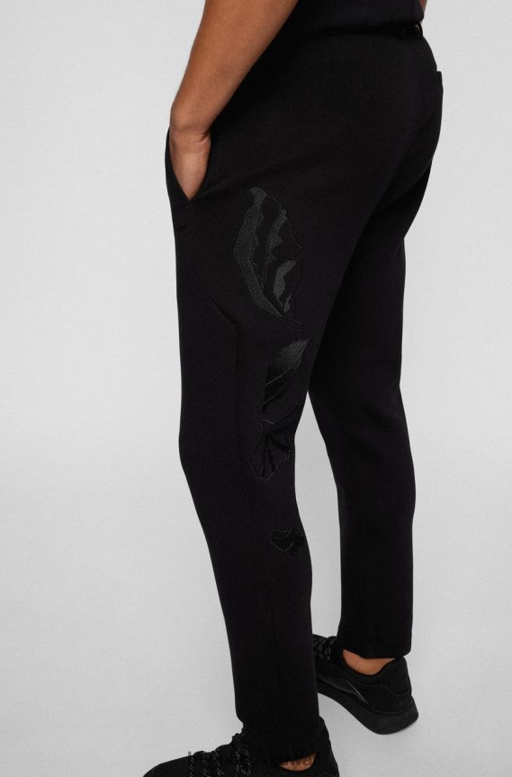 4TFNJN68 أسود/أبيض Hugo Boss بنطال رياضي هالبوا AJ 50466242 أسود