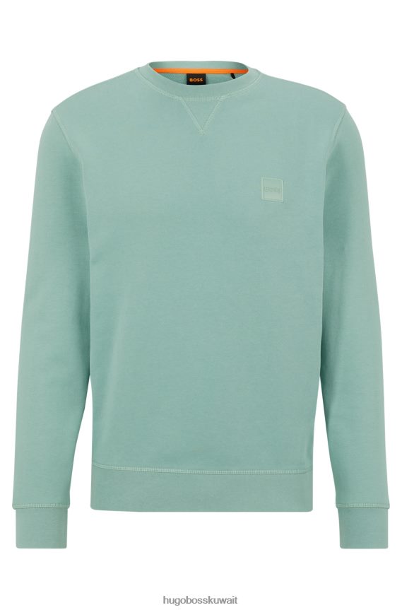 4TFNJN924 اخضر فاتح Hugo Boss كنزة هوغو قطنية مريحة باللون الأخضر الفاتح مع رقعة شعار