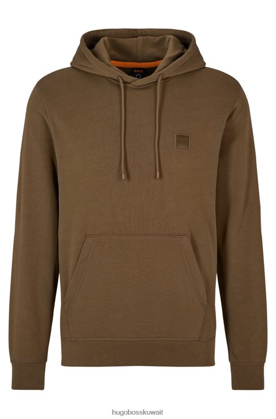 4TFNJN944 أخضر غامق Hugo Boss هوغو سويت شيرت بغطاء رأس من قطن تيري الفرنسي مع رقعة الشعار باللون الأخضر الداكن