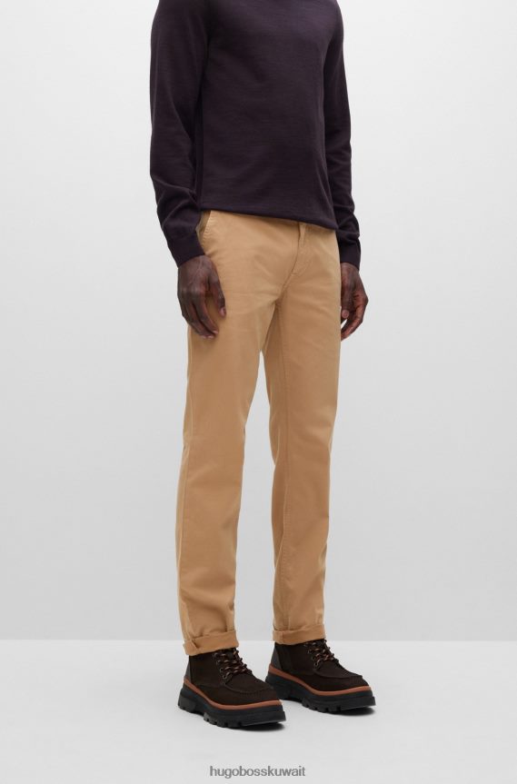 4TFNJN959 اللون البيج Hugo Boss بنطال بقصّة ضيّقة مصنوع من الساتان القطني المرن باللون البيج