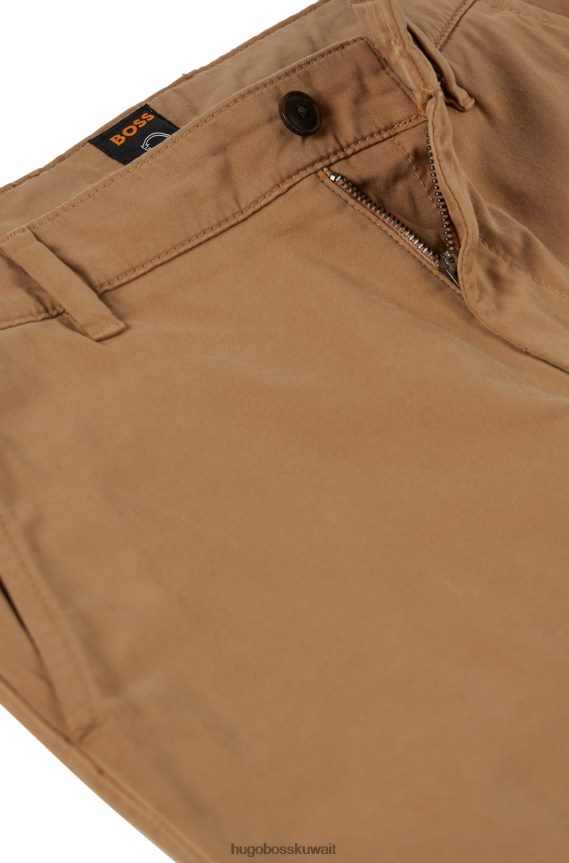 4TFNJN959 اللون البيج Hugo Boss بنطال بقصّة ضيّقة مصنوع من الساتان القطني المرن باللون البيج