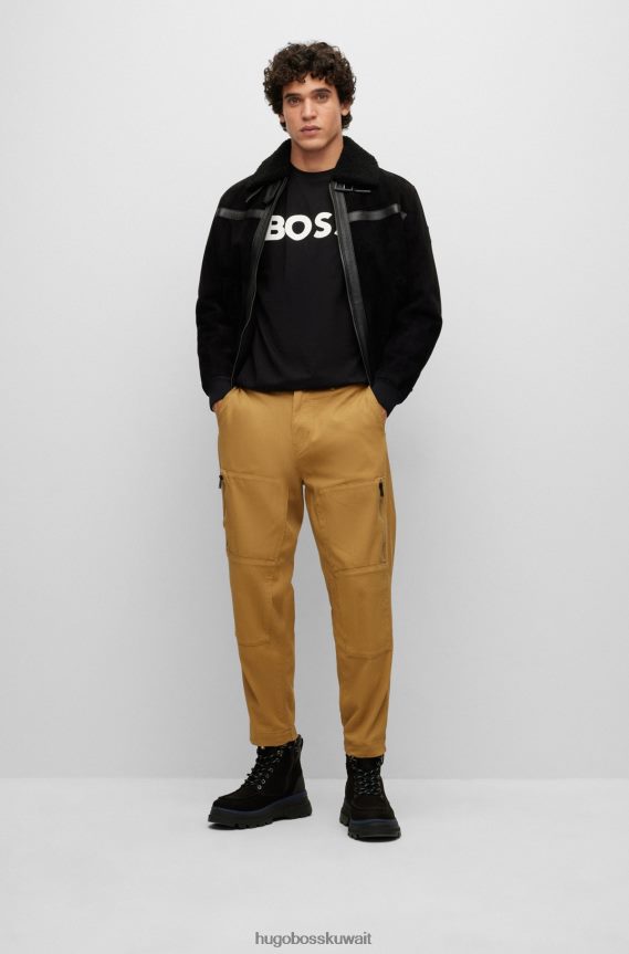 4TFNJN999 اللون البيج Hugo Boss بنطال كارغو بقصّة مريحة مصنوع من القطن المرن باللون البيج هوغو