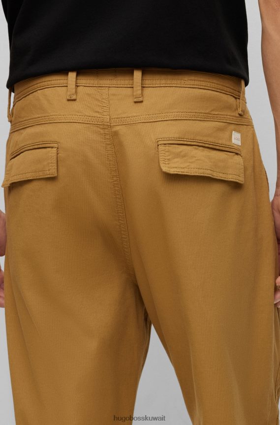4TFNJN999 اللون البيج Hugo Boss بنطال كارغو بقصّة مريحة مصنوع من القطن المرن باللون البيج هوغو