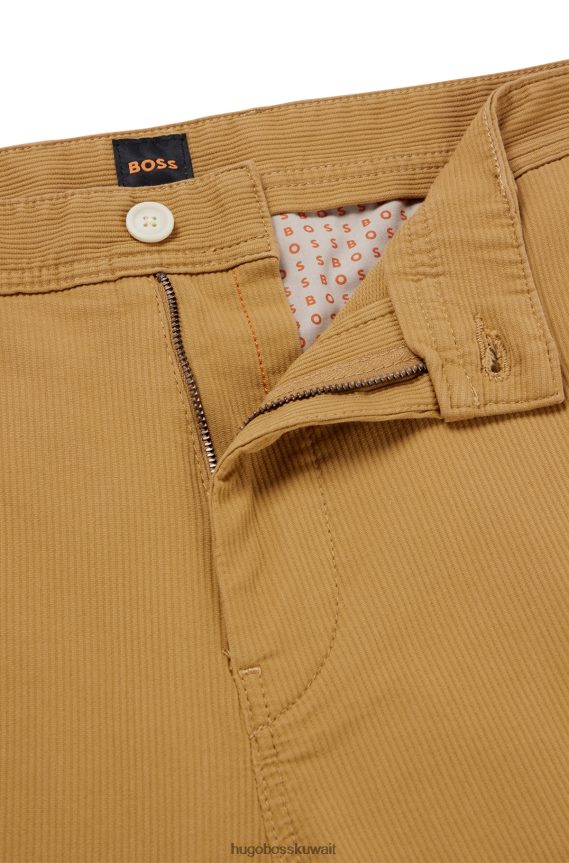 4TFNJN999 اللون البيج Hugo Boss بنطال كارغو بقصّة مريحة مصنوع من القطن المرن باللون البيج هوغو